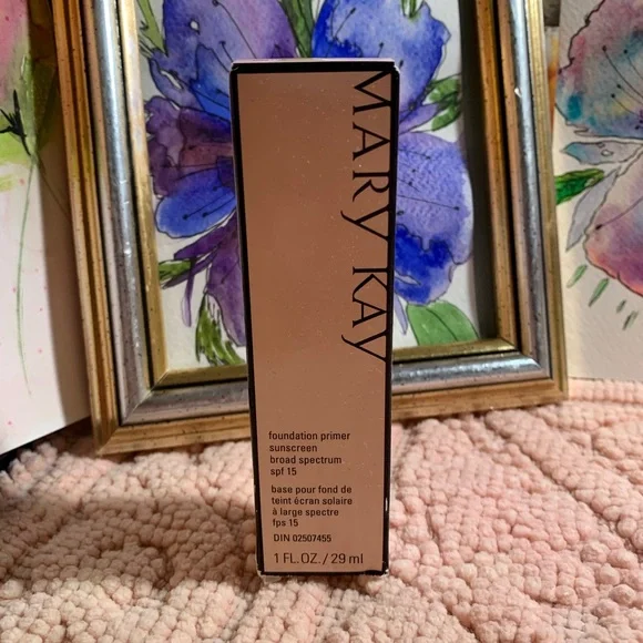 Mary Kay® Foundation Primer Sunscreen Broad Spectrum SPF 15* - Picture 2 of 6